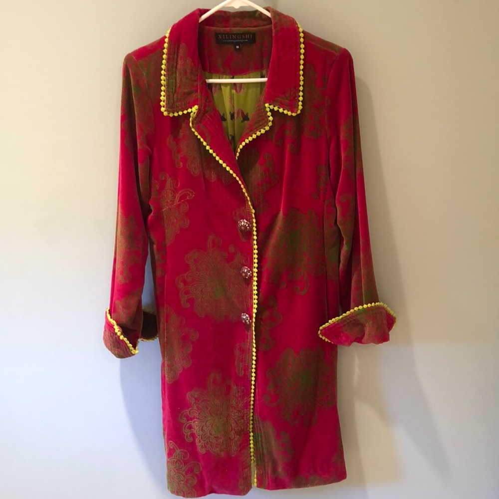 Fun, whimsical, cute jacket. Beautiful details. Fabulous snap buttons.